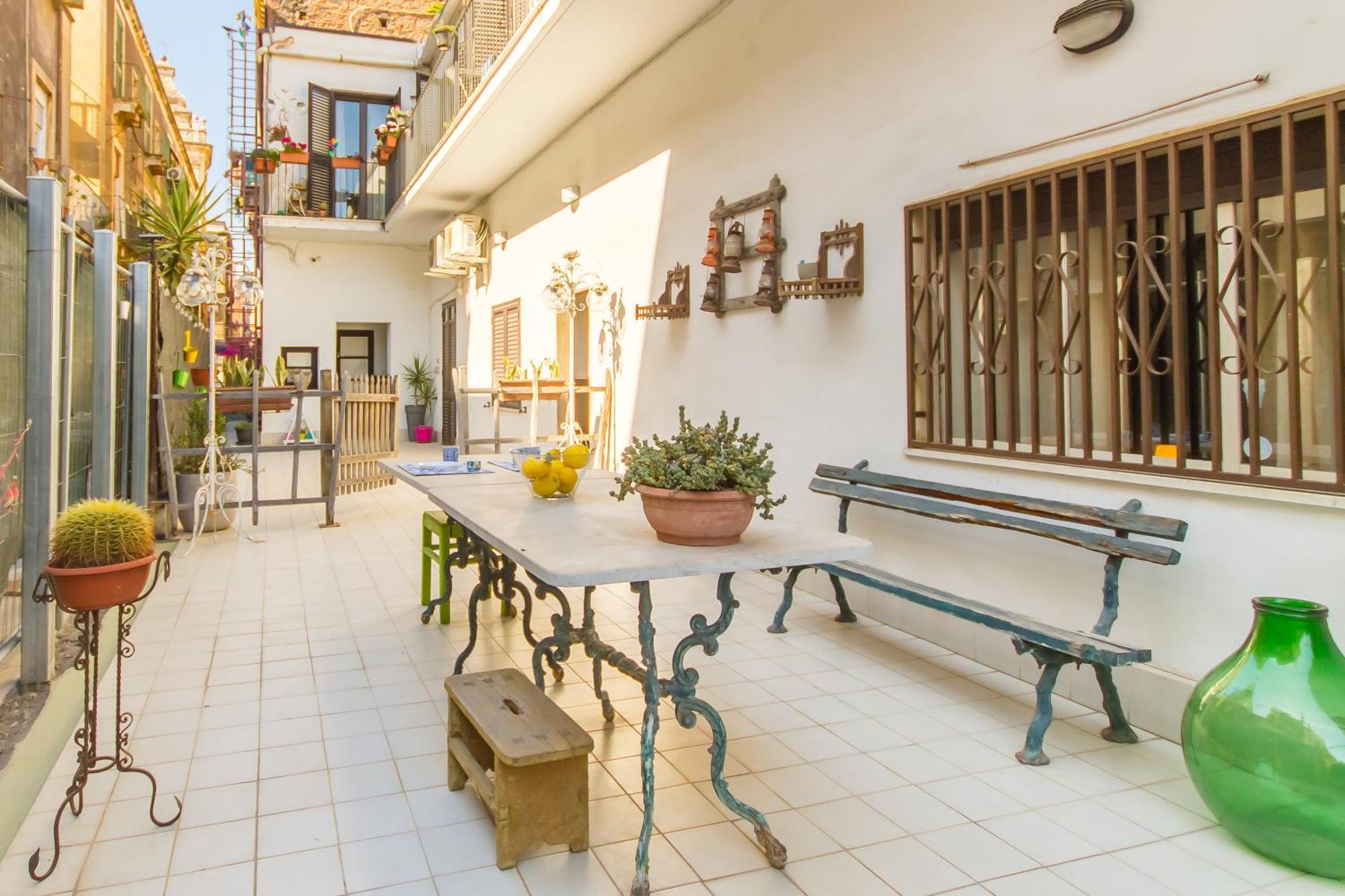 Arte House In The Historical Catania - Happy Rentals ภายนอก รูปภาพ